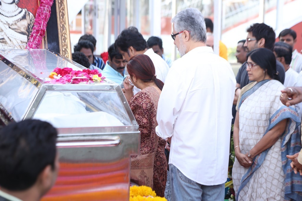 Akkineni Nageswara Rao Condolences Photos - 416 / 450 photos