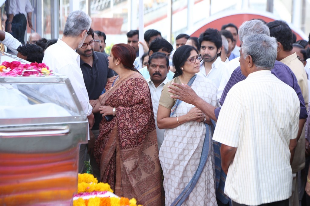 Akkineni Nageswara Rao Condolences Photos - 433 / 450 photos