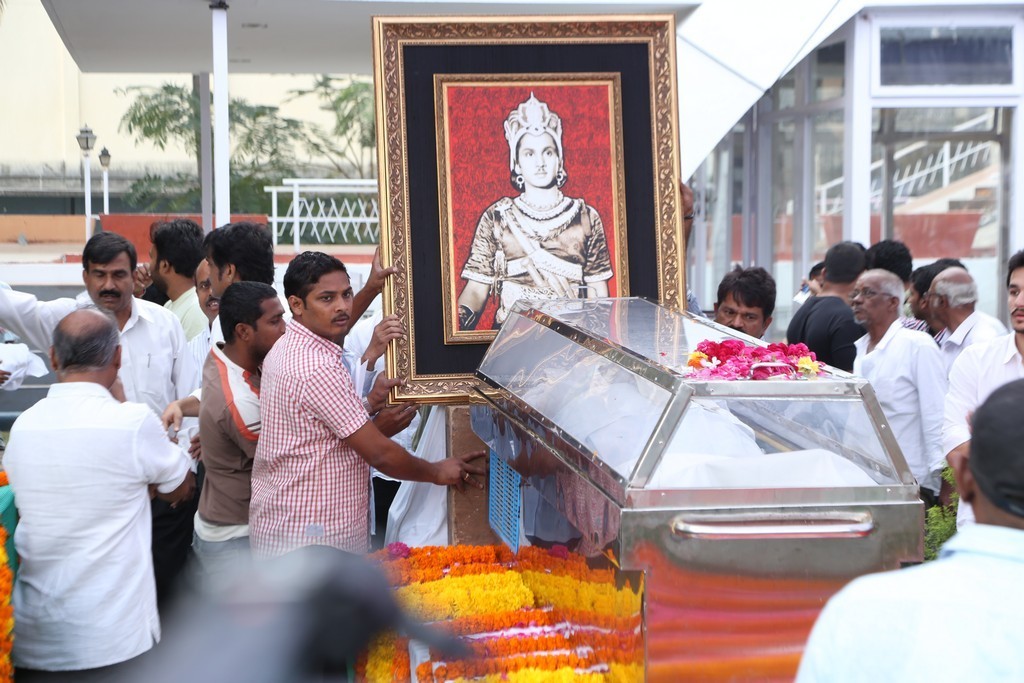 Akkineni Nageswara Rao Condolences Photos - 436 / 450 photos