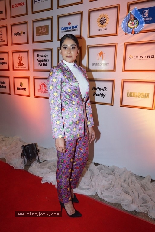 Allu Arjun And Regina Cassandra In A Charity Event - 2 / 42 photos