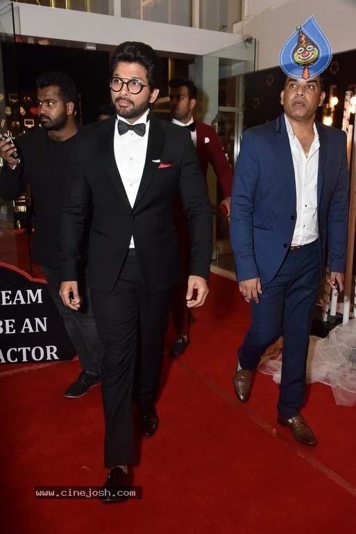 Allu Arjun And Regina Cassandra In A Charity Event - 8 / 42 photos