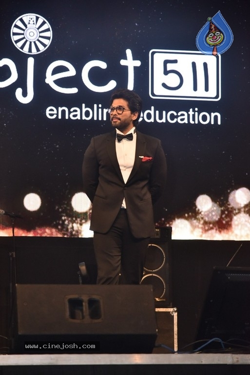 Allu Arjun And Regina Cassandra In A Charity Event - 14 / 42 photos