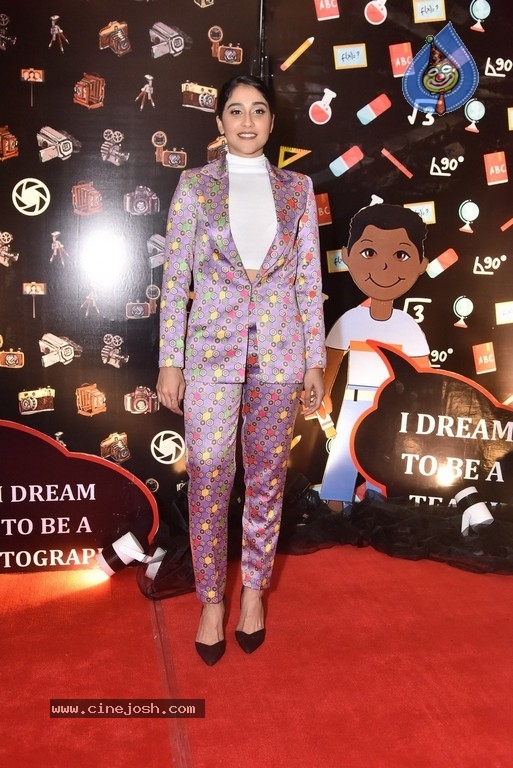 Allu Arjun And Regina Cassandra In A Charity Event - 16 / 42 photos