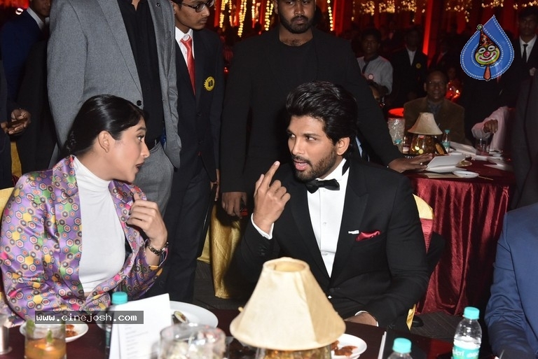 Allu Arjun And Regina Cassandra In A Charity Event - 21 / 42 photos