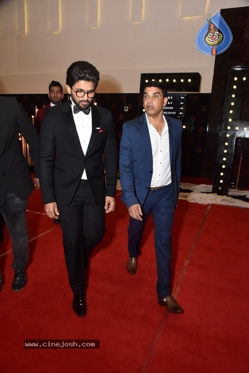 Allu Arjun And Regina Cassandra In A Charity Event - 32 / 42 photos