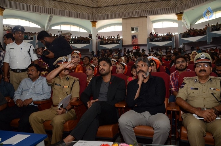 Allu Arjun and SS Rajamouli at Traffic Awareness Event - 25 / 81 photos