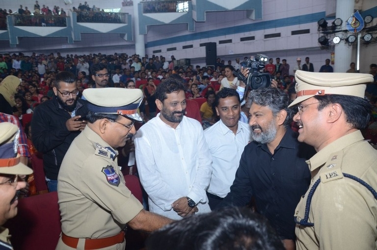 Allu Arjun and SS Rajamouli at Traffic Awareness Event - 26 / 81 photos