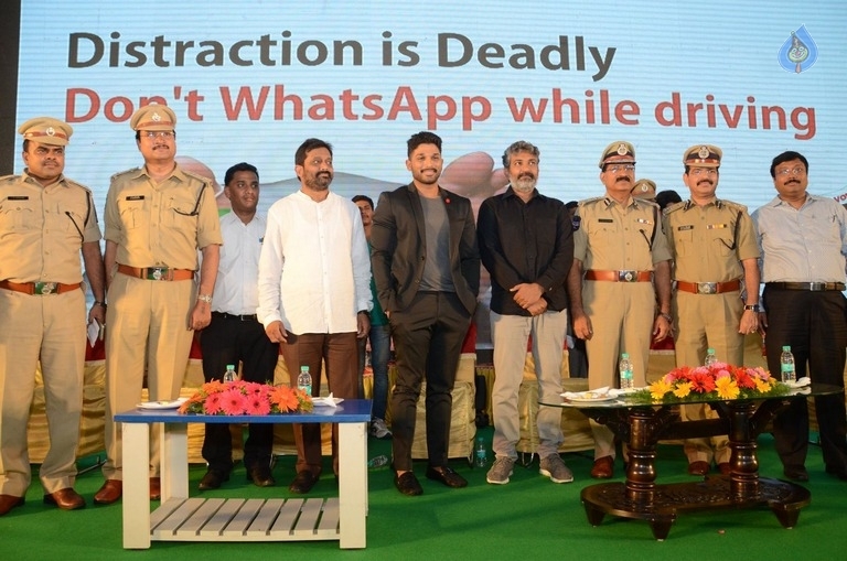 Allu Arjun and SS Rajamouli at Traffic Awareness Event - 29 / 81 photos