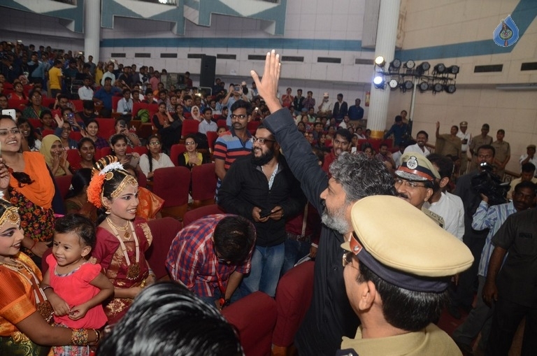 Allu Arjun and SS Rajamouli at Traffic Awareness Event - 31 / 81 photos
