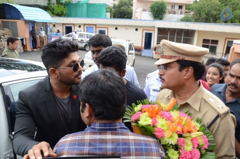 Allu Arjun and SS Rajamouli at Traffic Awareness Event - 32 / 81 photos