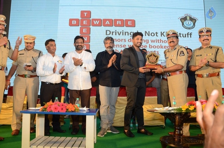 Allu Arjun and SS Rajamouli at Traffic Awareness Event - 39 / 81 photos