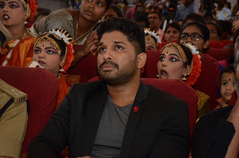 Allu Arjun and SS Rajamouli at Traffic Awareness Event - 51 / 81 photos