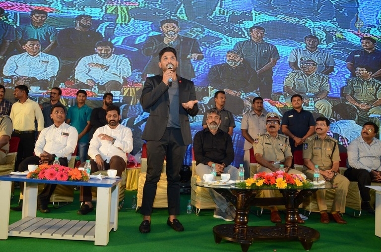 Allu Arjun and SS Rajamouli at Traffic Awareness Event - 62 / 81 photos