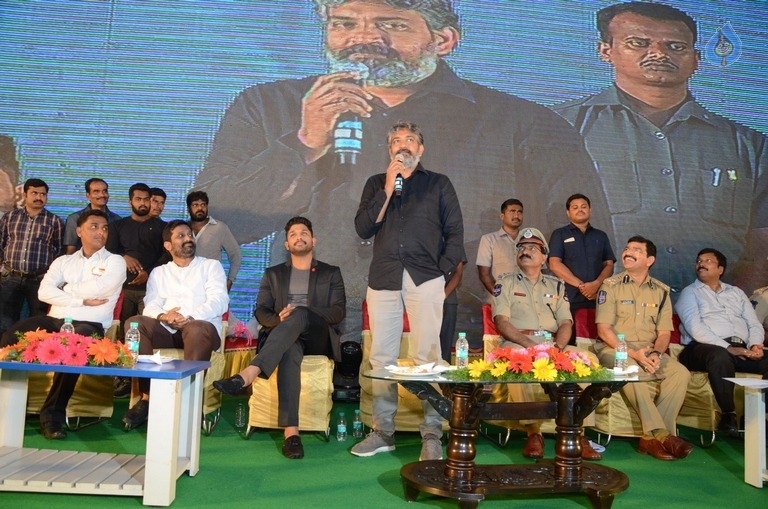Allu Arjun and SS Rajamouli at Traffic Awareness Event - 67 / 81 photos
