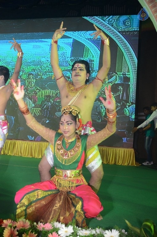 Allu Arjun and SS Rajamouli at Traffic Awareness Event - 68 / 81 photos