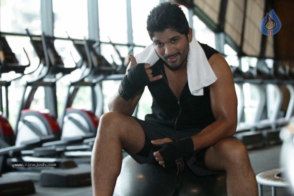 Allu Arjun as LOT Mobiles Brand Ambassador - 7 / 15 photos