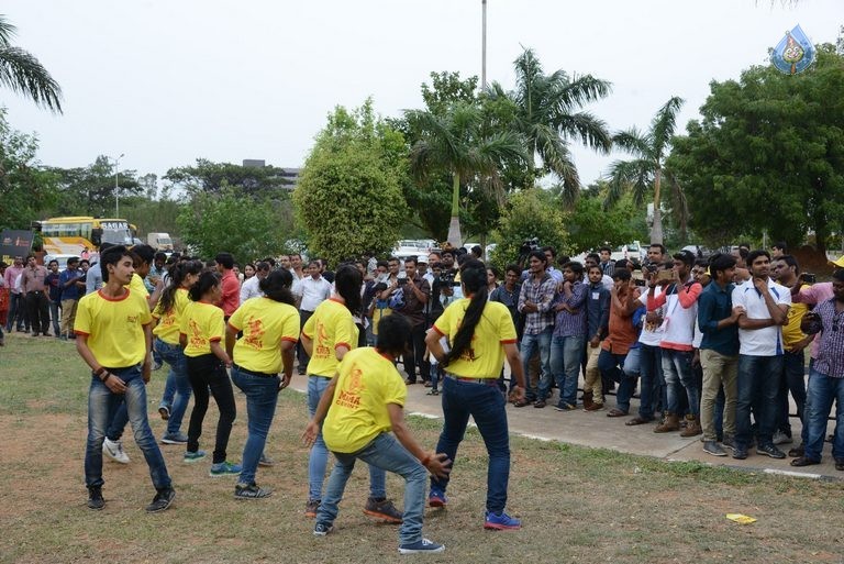 Allu Arjun at PRO Kabaddi League Match Photos - 28 / 102 photos