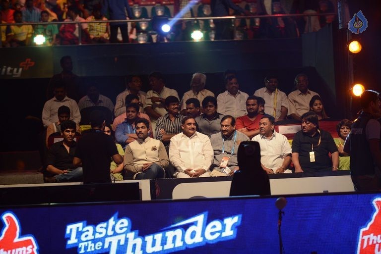 Allu Arjun at PRO Kabaddi League Match Photos - 30 / 102 photos