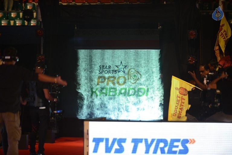 Allu Arjun at PRO Kabaddi League Match Photos - 33 / 102 photos