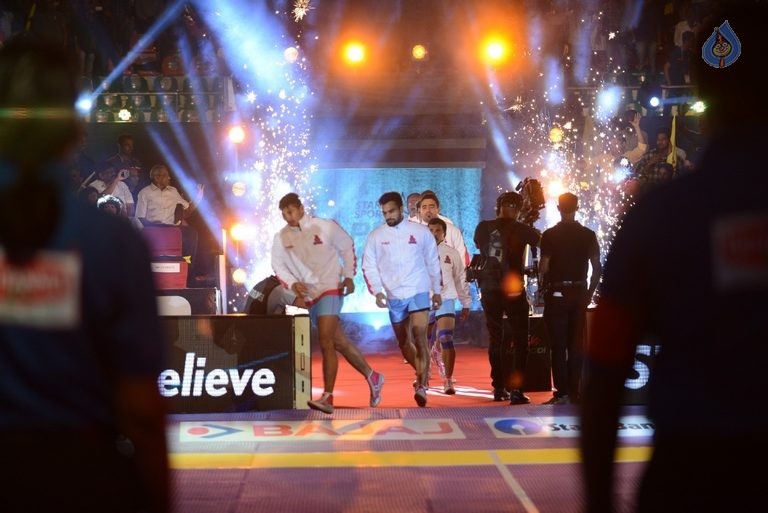 Allu Arjun at PRO Kabaddi League Match Photos - 65 / 102 photos