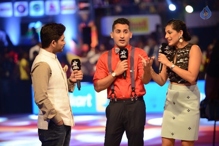 Allu Arjun at PRO Kabaddi League Match Photos - 72 / 102 photos