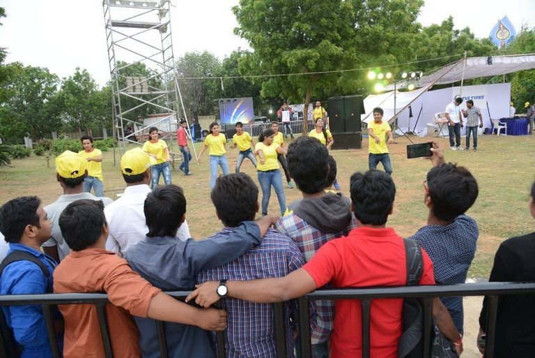 Allu Arjun at PRO Kabaddi League Match Photos - 81 / 102 photos