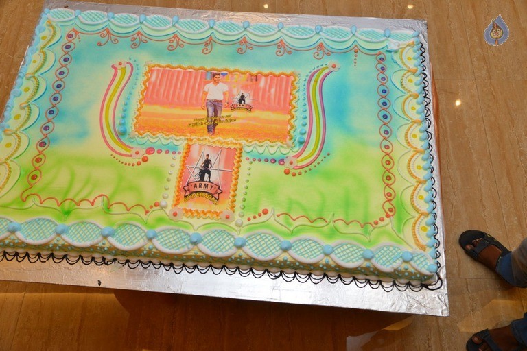 Allu Arjun Birthday Celebrations at FNCC - 27 / 40 photos