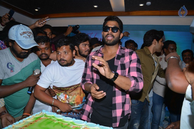 Allu Arjun Birthday Celebrations at FNCC - 35 / 40 photos