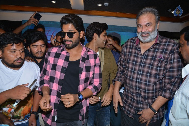 Allu Arjun Birthday Celebrations at FNCC - 36 / 40 photos