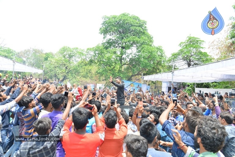 Allu Arjun Birthday Celebrations At Geetha Arts Office - 5 / 15 photos