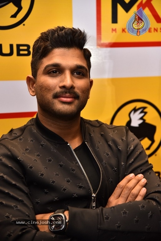 Allu Arjun Launches Buffalo Wild Wings Restaurant - 3 / 41 photos
