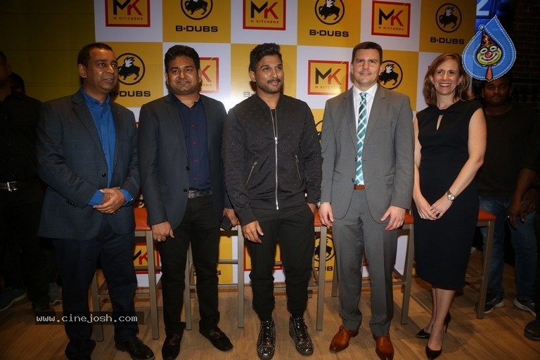 Allu Arjun Launches Buffalo Wild Wings Restaurant - 5 / 41 photos