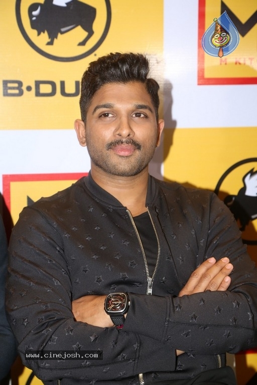 Allu Arjun Launches Buffalo Wild Wings Restaurant - 12 / 41 photos