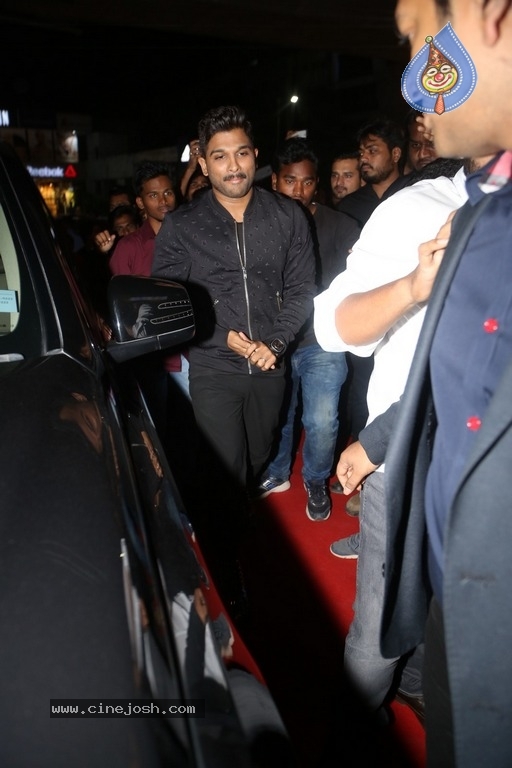Allu Arjun Launches Buffalo Wild Wings Restaurant - 21 / 41 photos