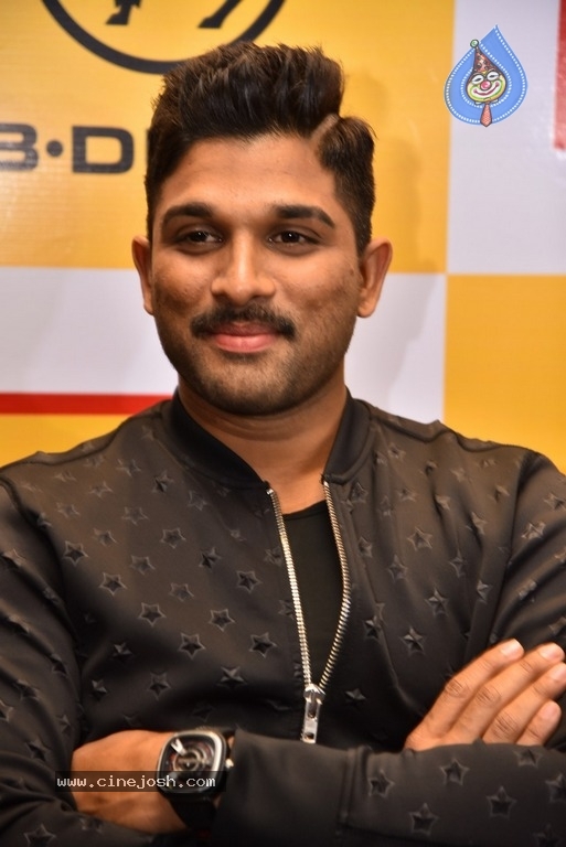 Allu Arjun Launches Buffalo Wild Wings Restaurant - 24 / 41 photos