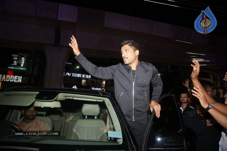 Allu Arjun Launches Buffalo Wild Wings Restaurant - 27 / 41 photos