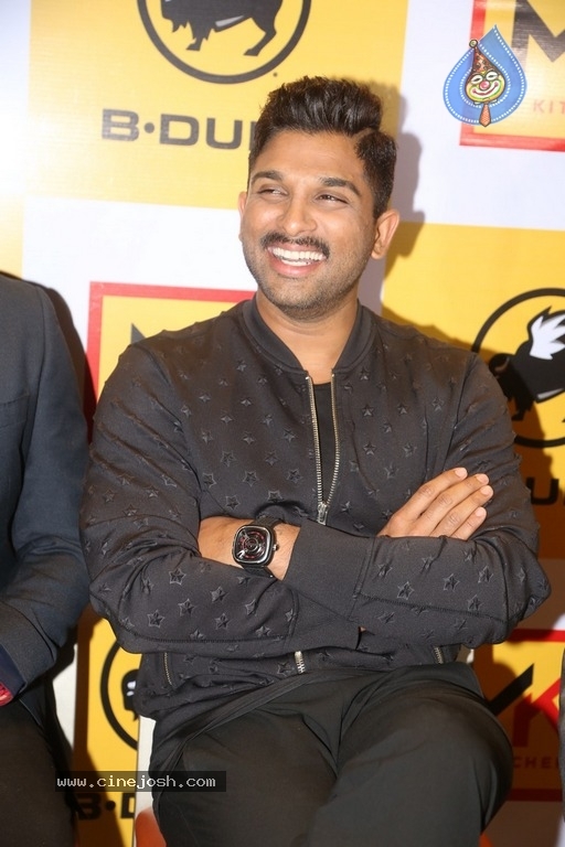 Allu Arjun Launches Buffalo Wild Wings Restaurant - 32 / 41 photos
