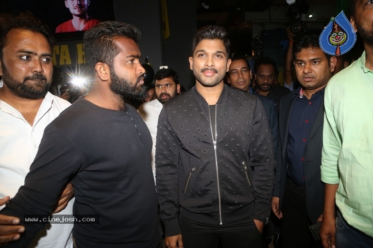 Allu Arjun Launches Buffalo Wild Wings Restaurant - 33 / 41 photos