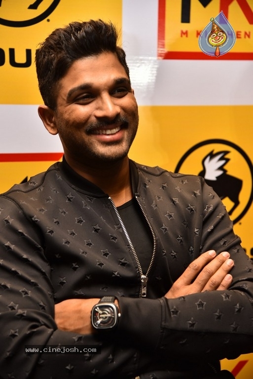 Allu Arjun Launches Buffalo Wild Wings Restaurant - 35 / 41 photos