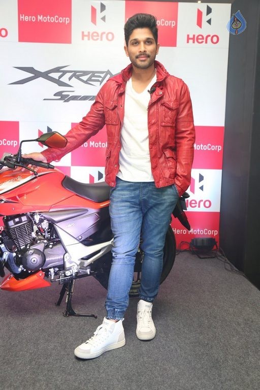 Allu Arjun Launches Hero Motocorp Bikes - 14 / 42 photos