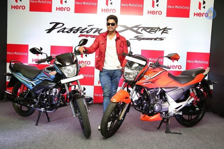 Allu Arjun Launches Hero Motocorp Bikes - 16 / 42 photos