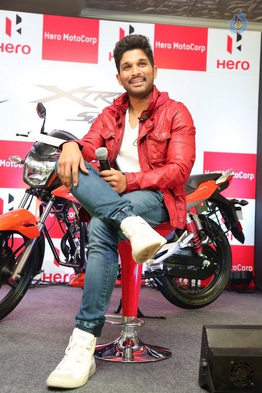 Allu Arjun Launches Hero Motocorp Bikes - 17 / 42 photos