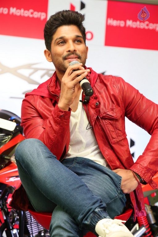 Allu Arjun Launches Hero Motocorp Bikes - 18 / 42 photos