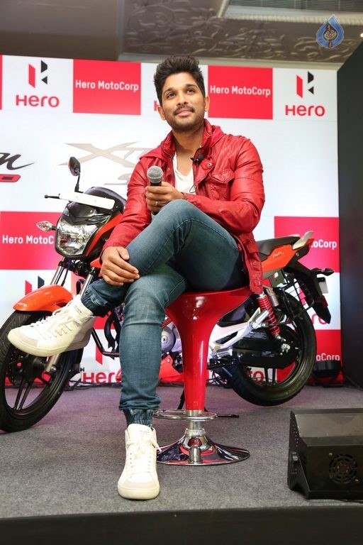 Allu Arjun Launches Hero Motocorp Bikes - 37 / 42 photos