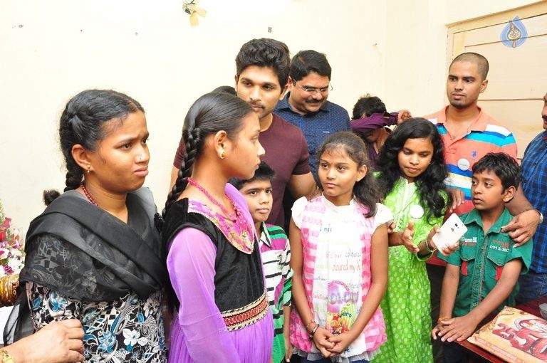 Allu Arjun Photos at Make A Wish Event - 22 / 59 photos