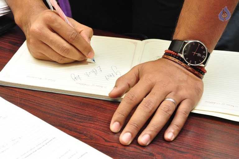 Allu Arjun Photos at Make A Wish Event - 24 / 59 photos