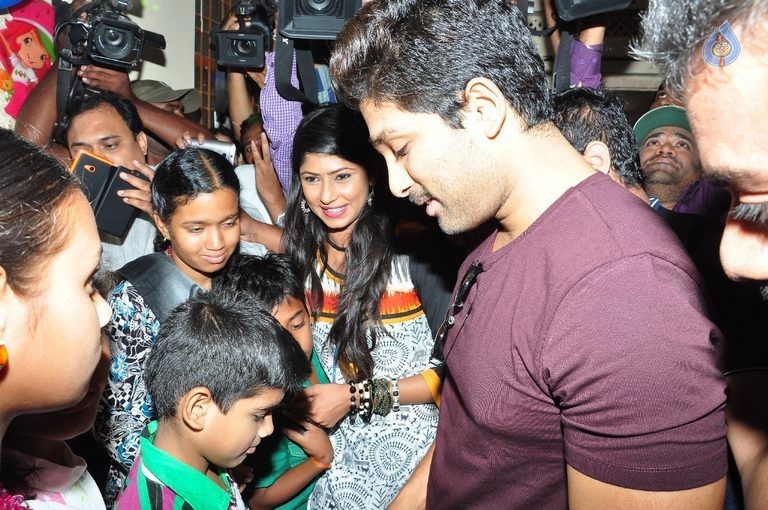 Allu Arjun Photos at Make A Wish Event - 25 / 59 photos