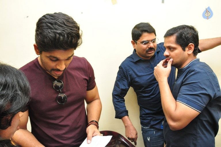 Allu Arjun Photos at Make A Wish Event - 30 / 59 photos