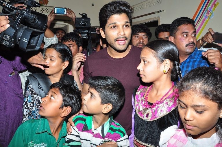 Allu Arjun Photos at Make A Wish Event - 31 / 59 photos