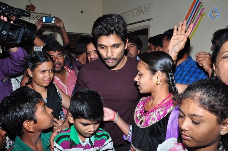 Allu Arjun Photos at Make A Wish Event - 32 / 59 photos
